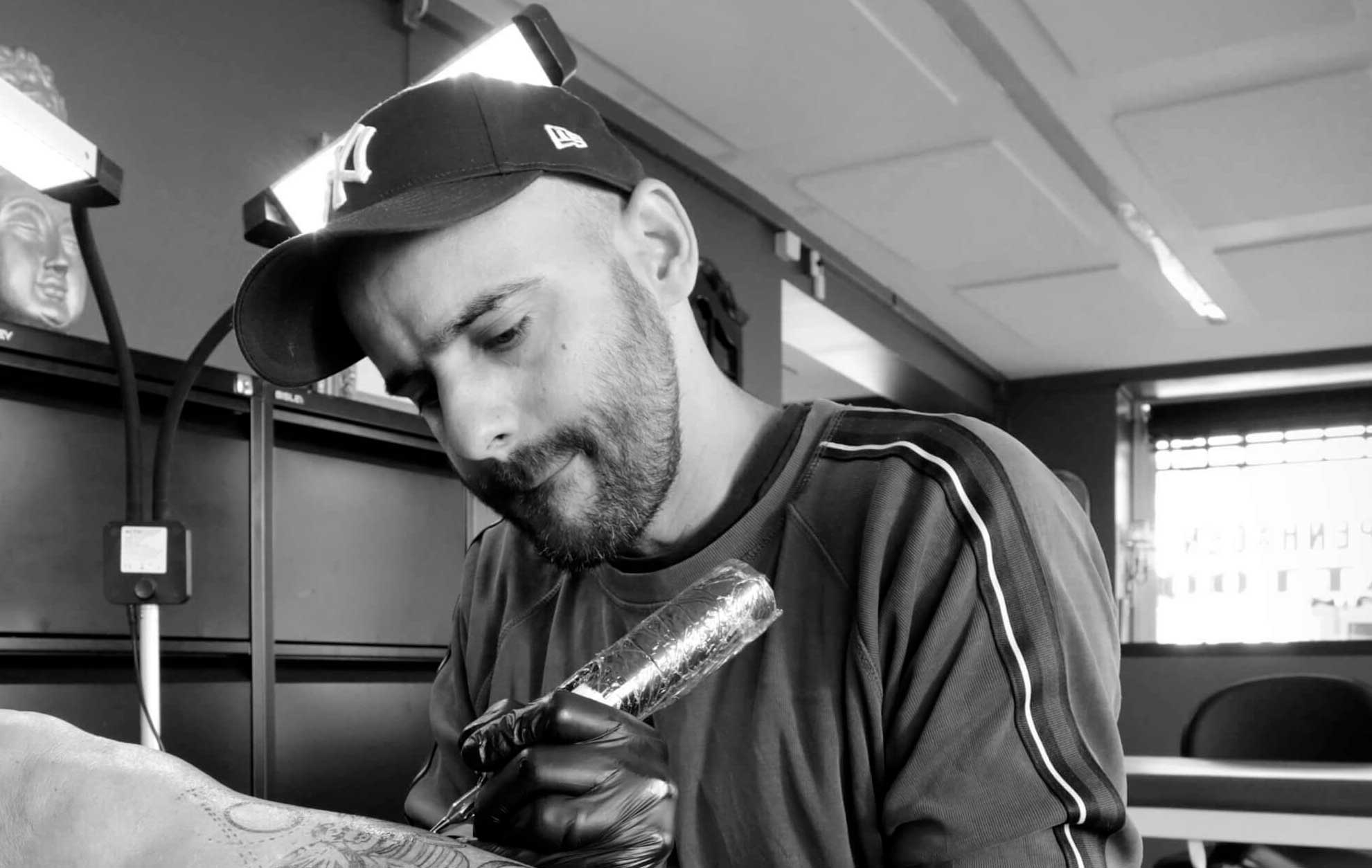 loth er ejer og kreativ artist hos copenhagen tattoo